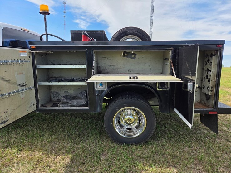 2013-ford-f550-image-10