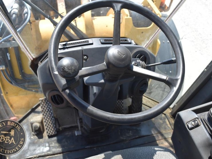 2019-deere-744kii-image-57