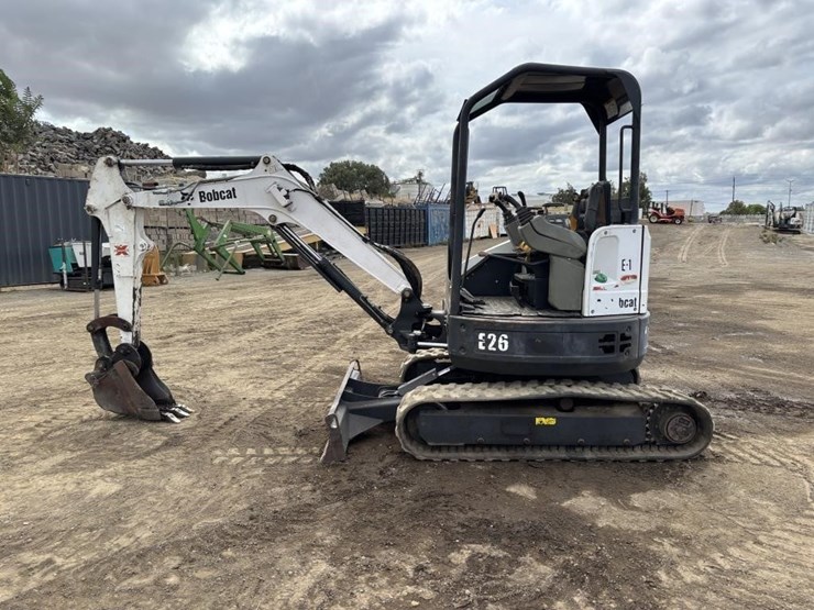 2013-bobcat-e26em-hydraulic-excavator-image-5