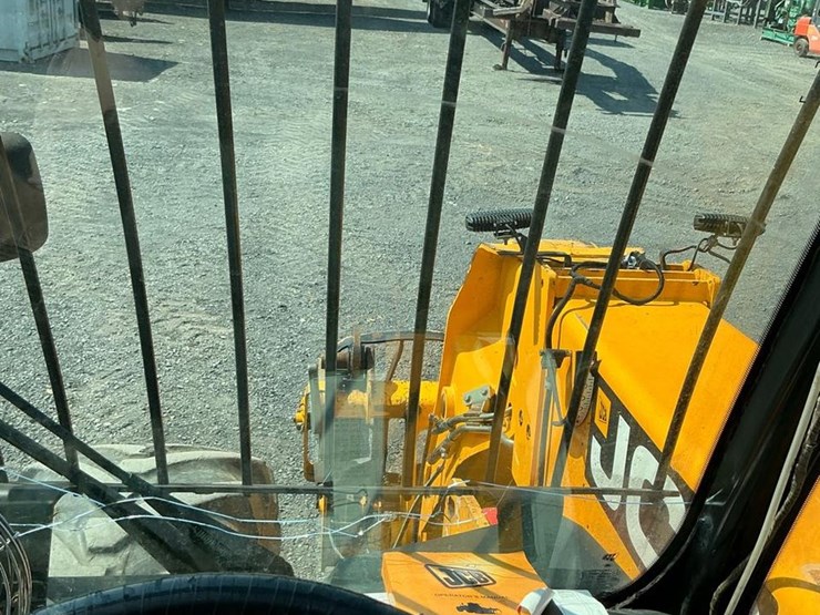 2012-jcb-550-image-28