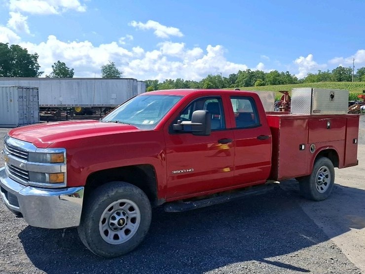 2015-chevrolet-3500-image-35
