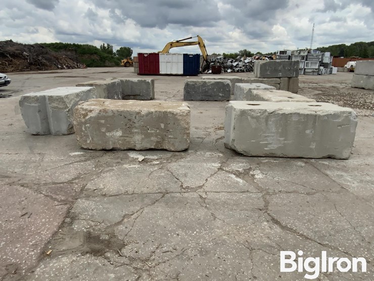 6'-x-3'-x-2.5'-interlocking-concrete-blocks-image-14