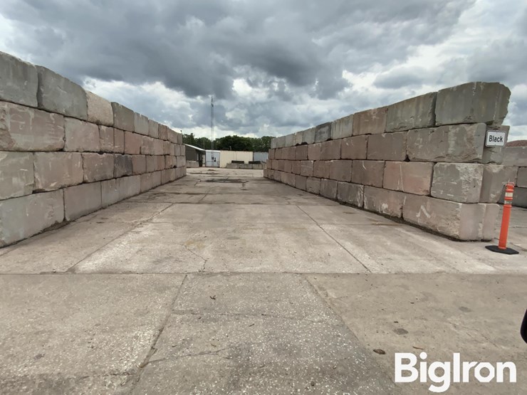 6'-x-3'-x-2.5'-interlocking-concrete-blocks-image-17