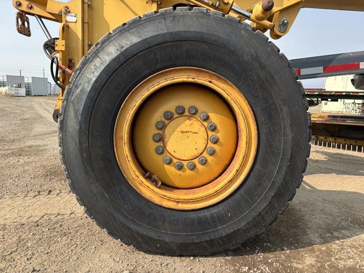 2009-deere-772g-image-42