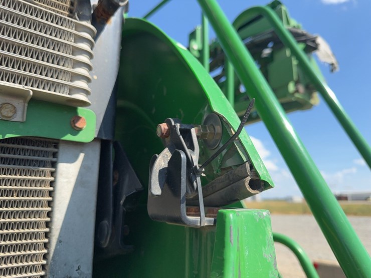 2016-john-deere-r4038-image-64