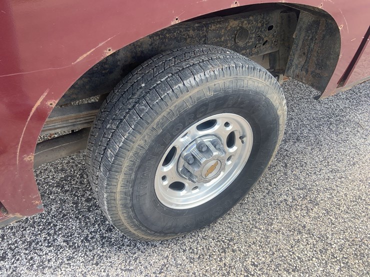 2001-chevrolet-2500hd-image-14