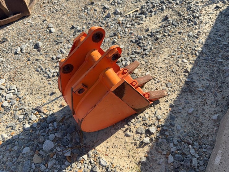 #49341-•-kubota-24"-mini-excavator-bucket-inv#49341-image-3