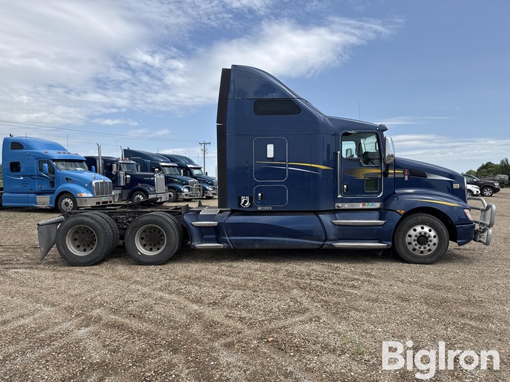 2011-kenworth-t600-image-4