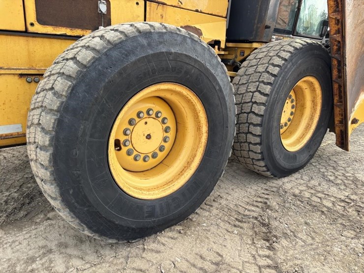 2009-deere-772g-image-39