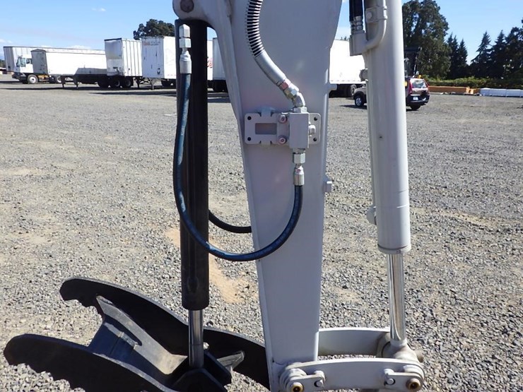 takeuchi-tb335r-image-31