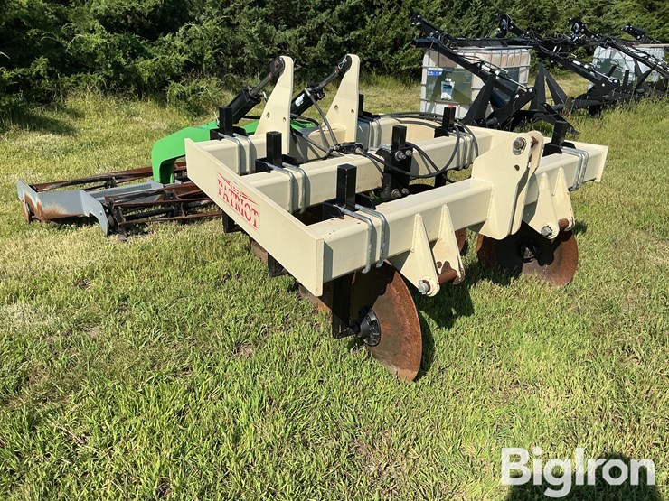 patriot-pivot-track-closer-image-1