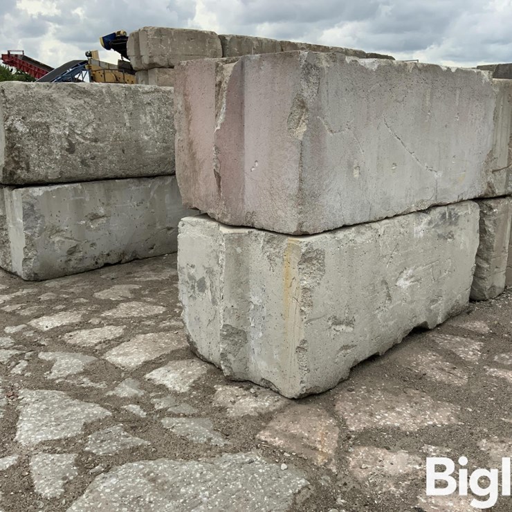 6' X 3' X 2.5' Interlocking Concrete Blocks