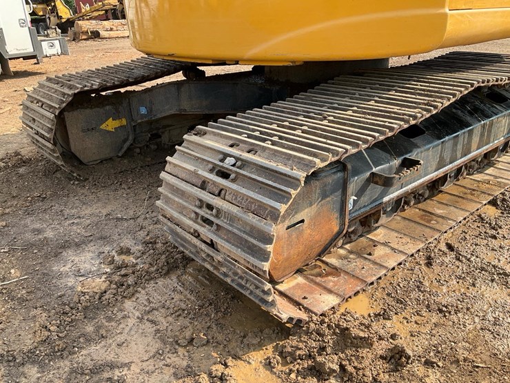 2023-john-deere-245-image-41