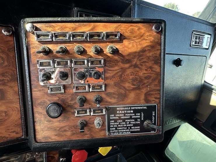 2000-kenworth-t800-image-42
