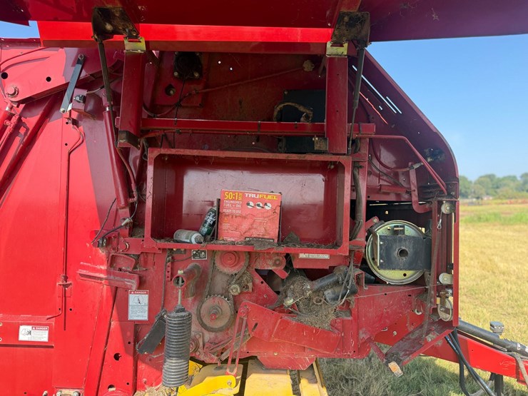 2014-new-holland-br7060-image-40