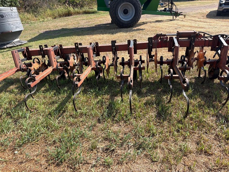 469-international-cultivator-image-7