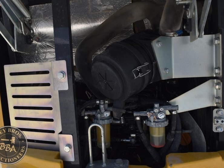 2020-deere-26g-image-47