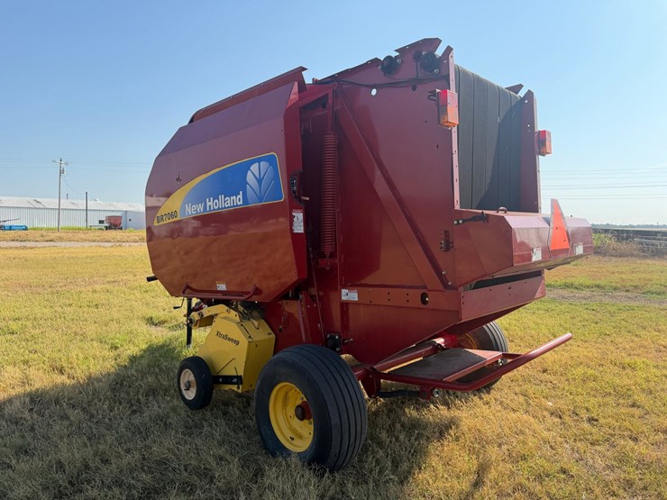 2014-new-holland-br7060-image-4