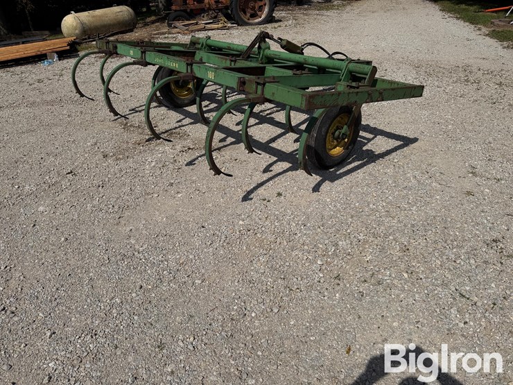 john-deere-100-image-5