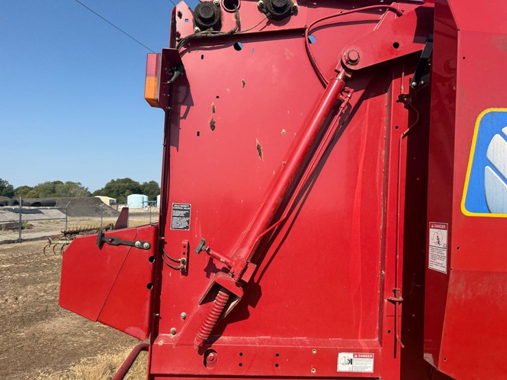 2014-new-holland-br7060-image-38