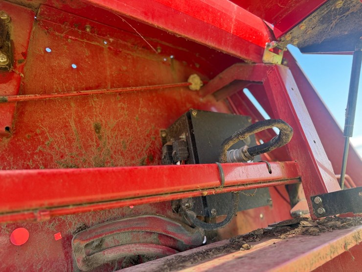 2014-new-holland-br7060-image-46