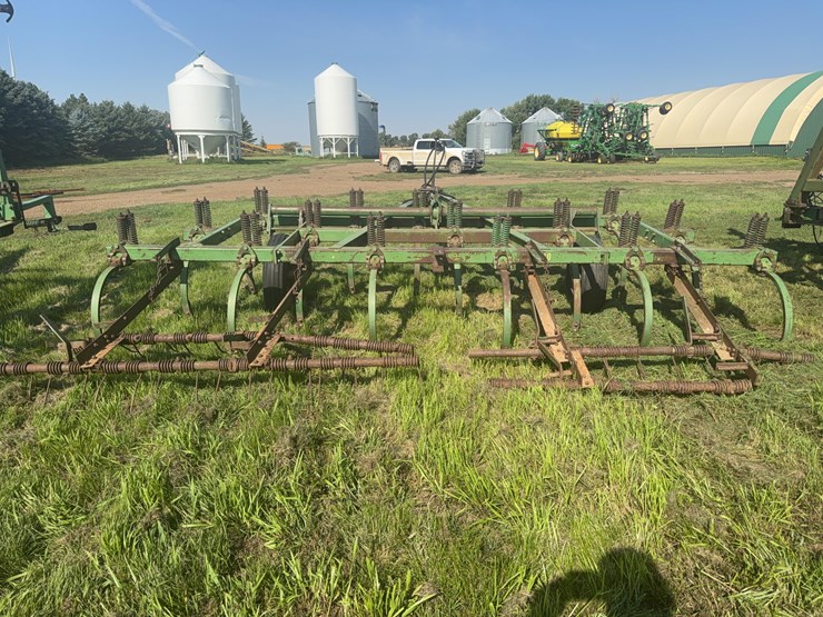 john-deere-100-image-3