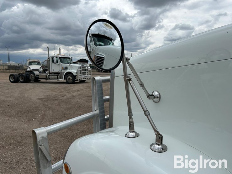 2017-freightliner-coronado-132-image-17