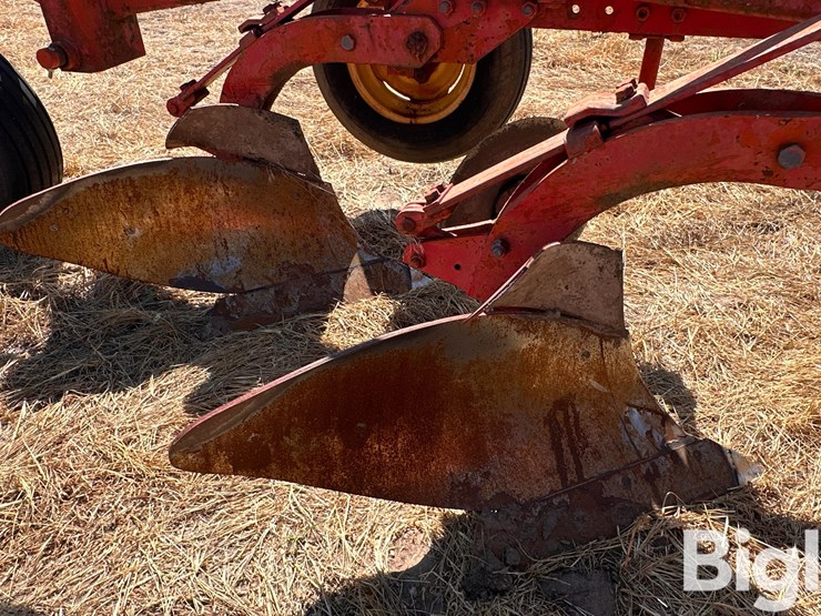 massey-ferguson-880-image-11