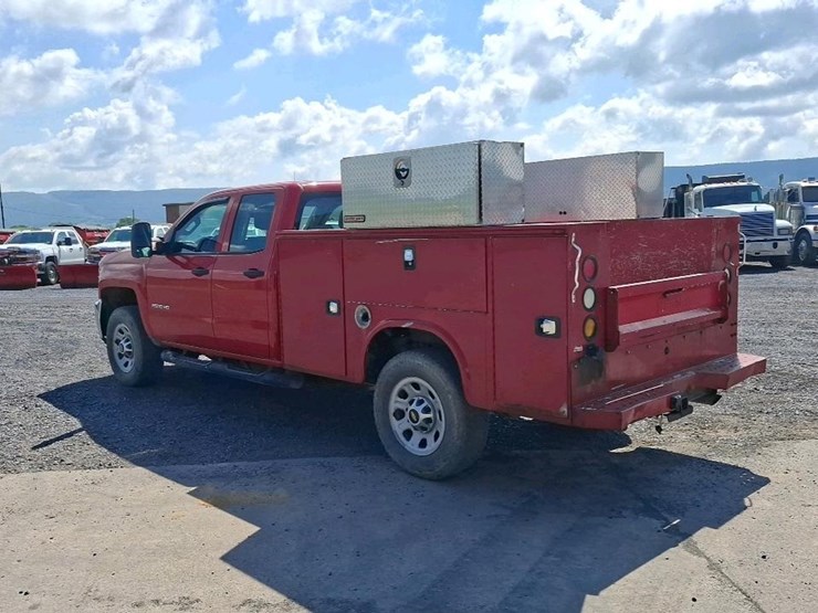 2015-chevrolet-3500-image-2