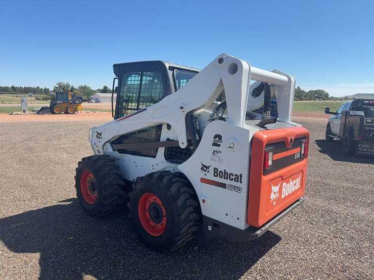 2011-bobcat-s750-image-2