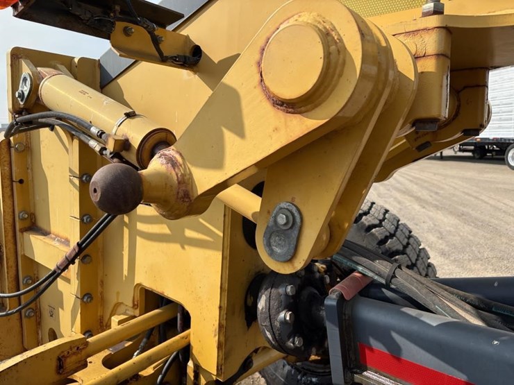 2009-deere-772g-image-16