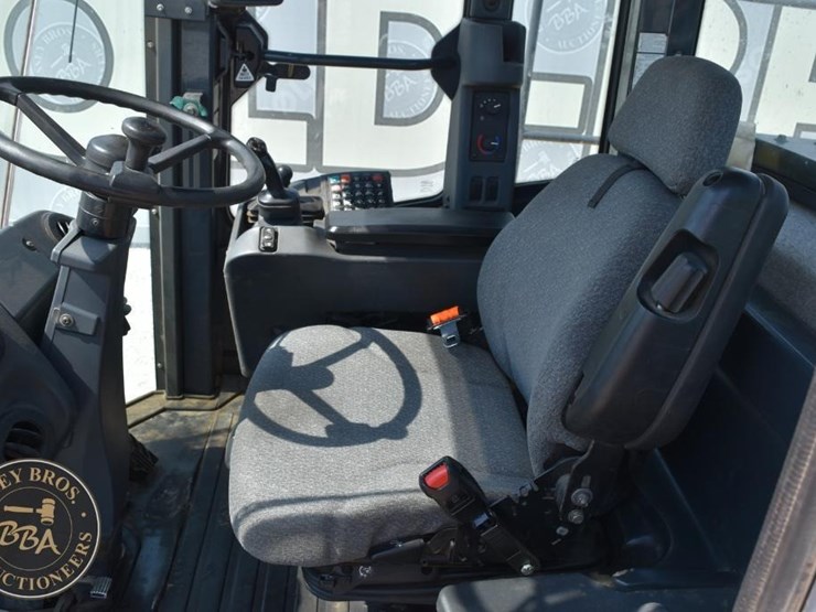2019-deere-744kii-image-46