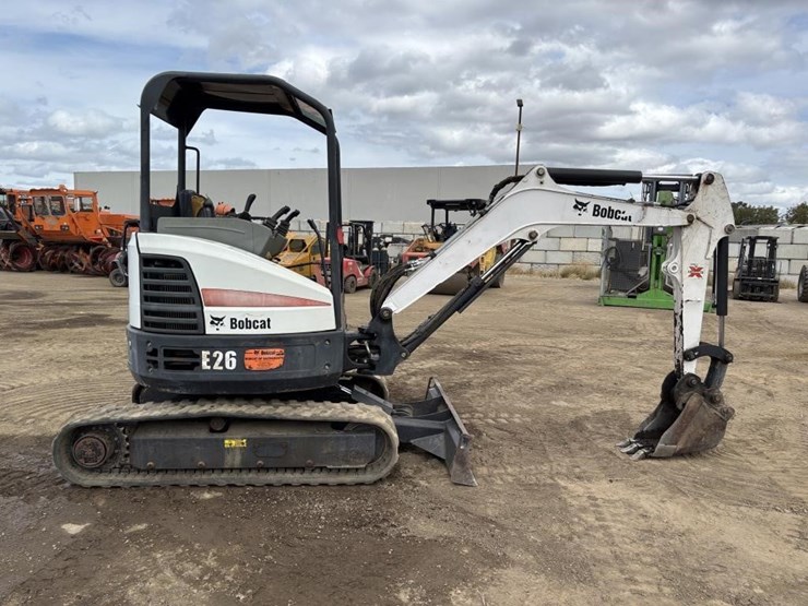 2013-bobcat-e26em-hydraulic-excavator-image-7