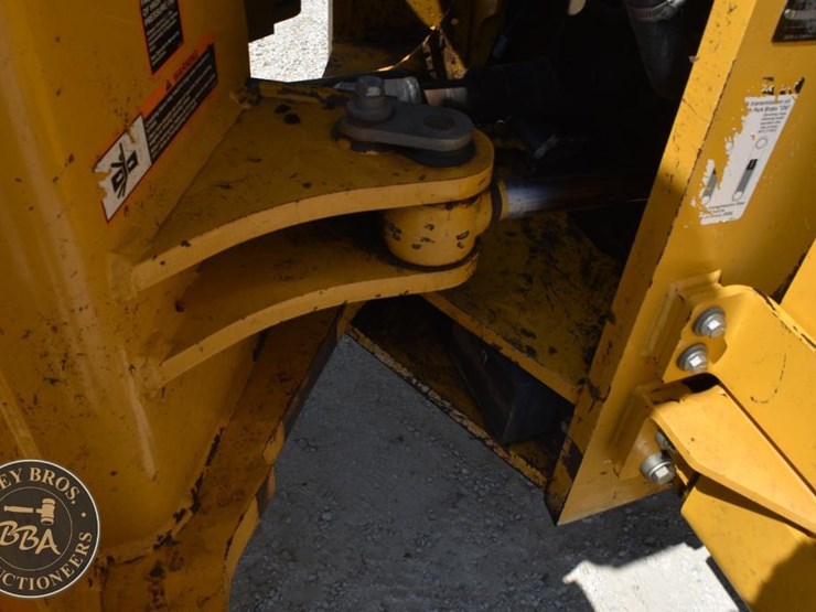 2019-deere-744kii-image-28