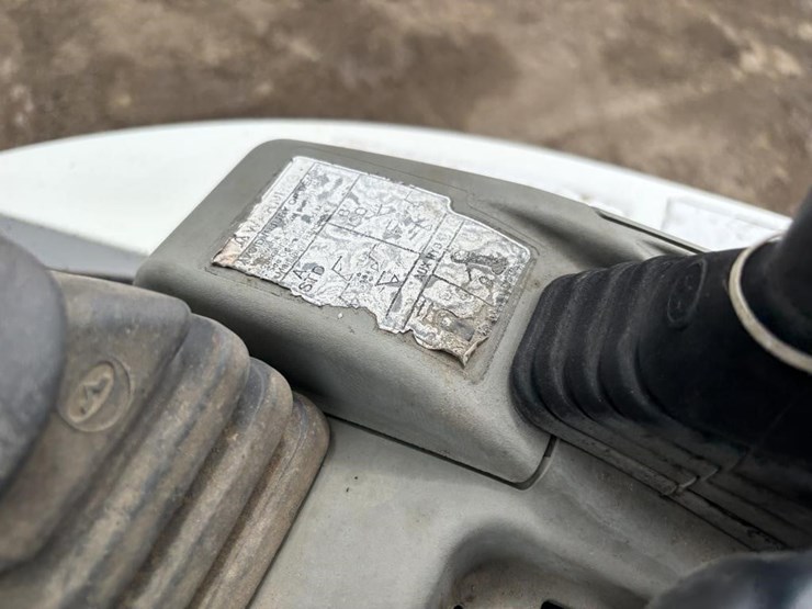 2013-bobcat-e26em-hydraulic-excavator-image-34