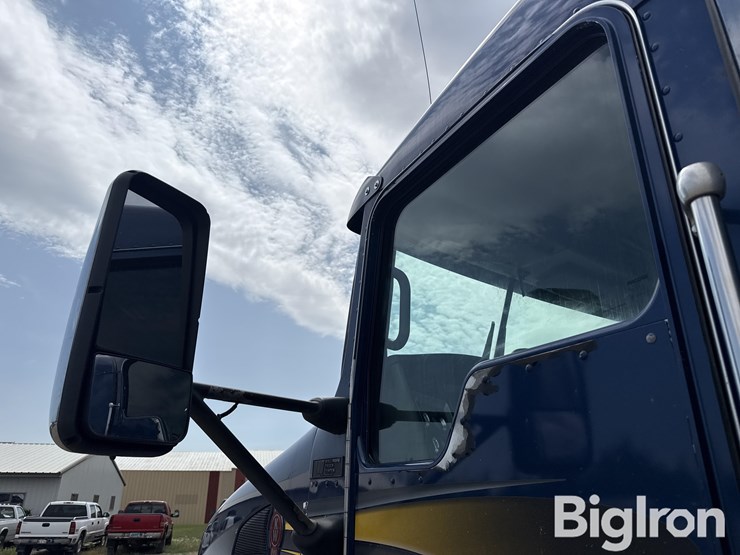 2011-kenworth-t600-image-12
