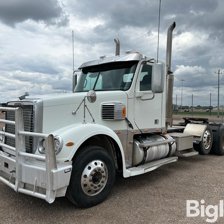2017 FREIGHTLINER CORONADO 132