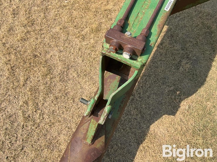 john-deere-12-image-12
