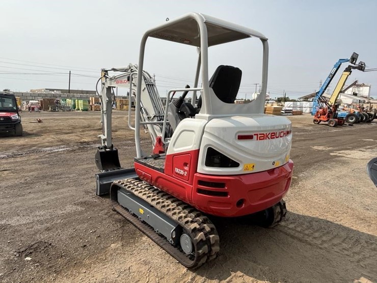 2026-takeuchi-tb235-2-image-4