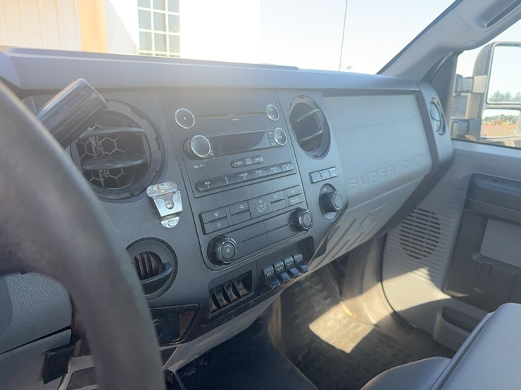 2011-ford-f550-image-21