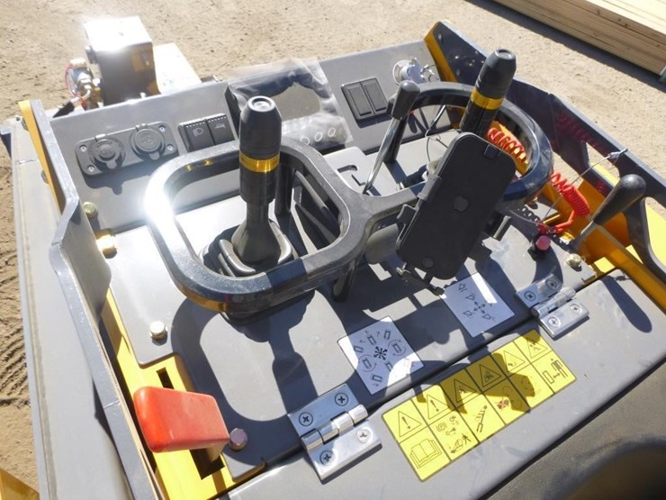 2026-derette-xc1100-skid-steer-track-loader-image-14