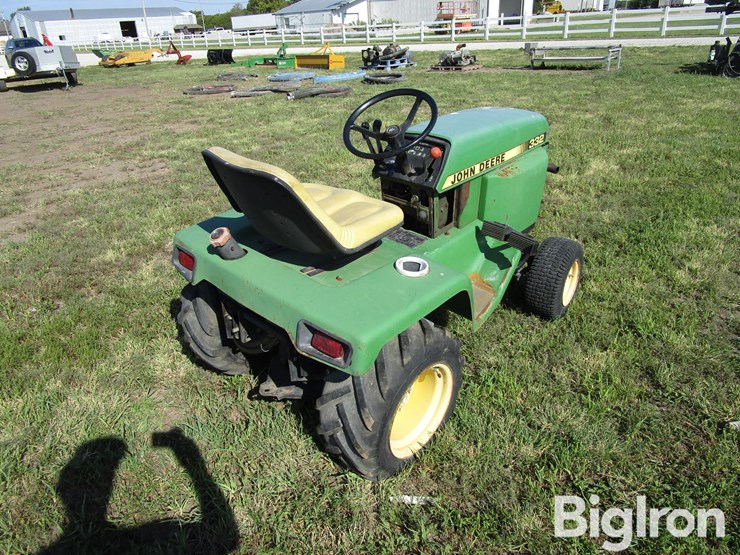 john-deere-332-image-7