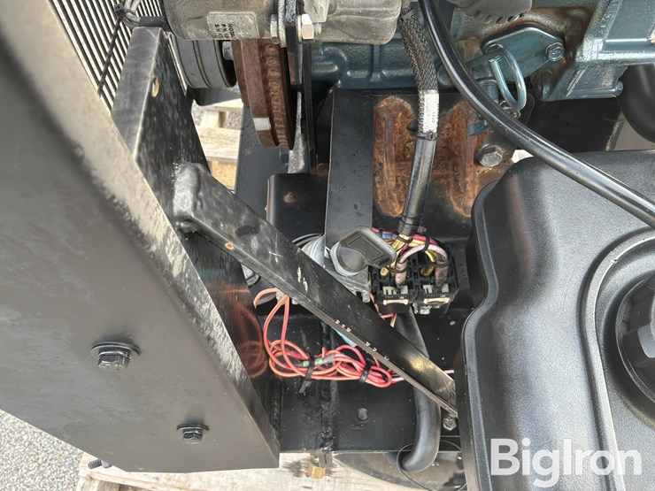 2011-massey-ferguson-730-image-13