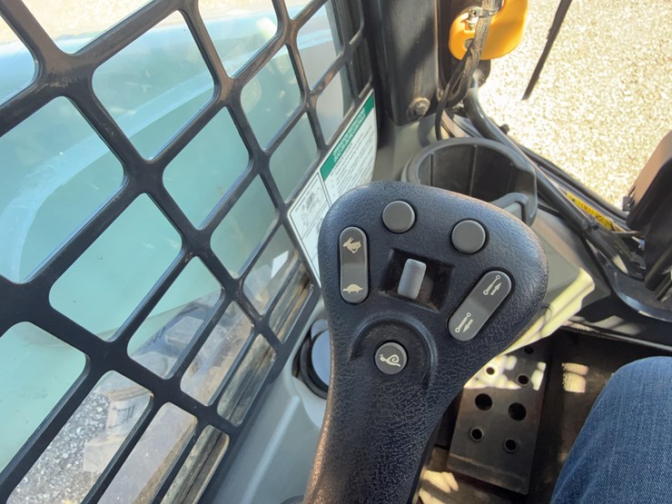2011-bobcat-s750-image-19