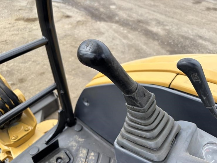 2015-caterpillar-303e-hydraulic-excavator-image-29