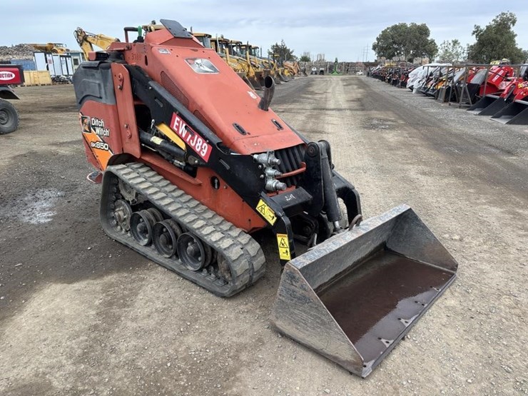 2016-ditch-witch-sk850-image-2
