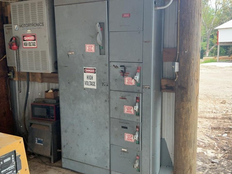 #226-•-allen-bradley-centerline-motor-control-center-and-transformer-image-1