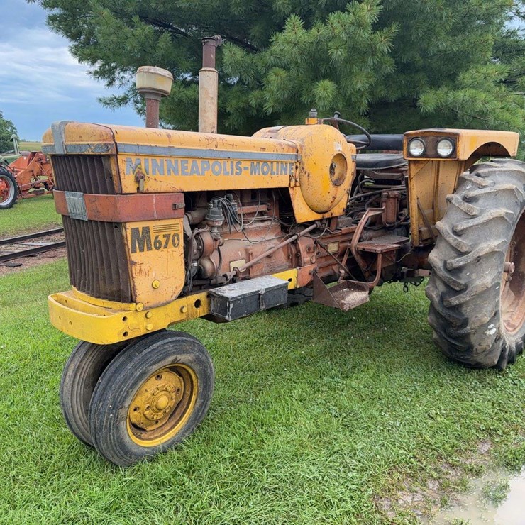 MINNEAPOLIS MOLINE M670