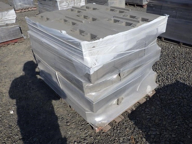 retaining-wall-6"-h-x-12"-d-x-17"-w-image-3