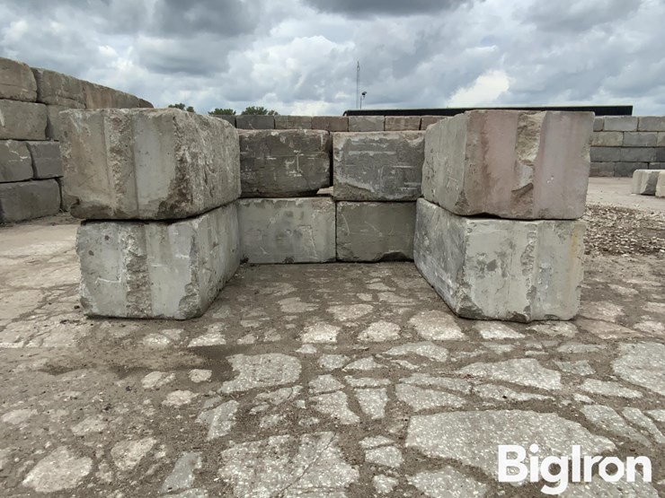 6'-x-3'-x-2.5'-interlocking-concrete-blocks-image-2